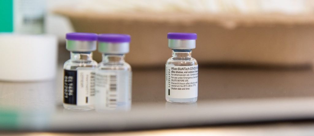 Očkování proti onemocnění covid-19 se přesune do nemocnice