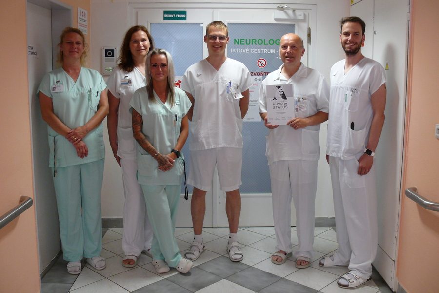 Zdravotníci neurologického oddělení Nemocnice Blansko získali platinové ocenění za léčbu CMP